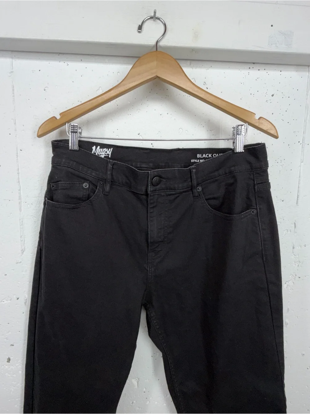 MUGSY Men’s size 34 x 29 Black Out Relaxed Fit Stretch Jeans